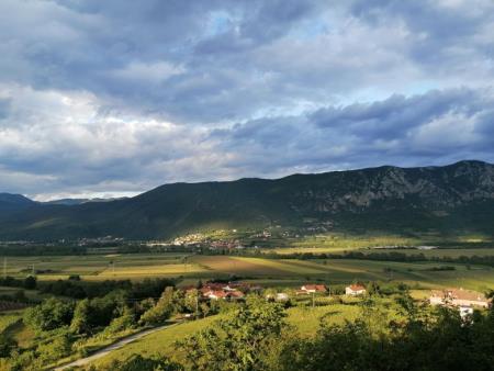 Grad nad vasjo Lože